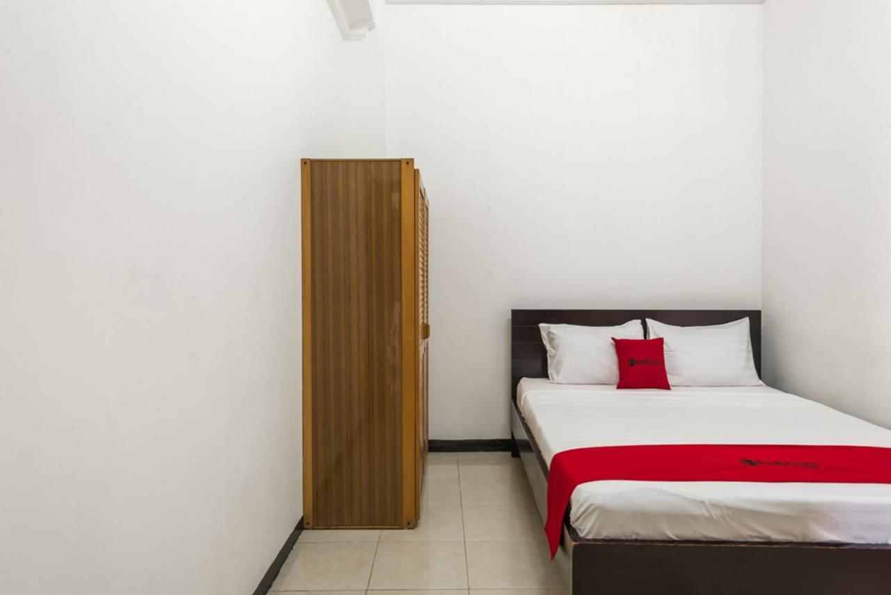 เรดดอร์ซ เนียร์ วิทยามันดาลายูนิเวอร์ซิตี้ Hotel สุราบายา ภายนอก รูปภาพ